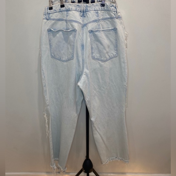 Good American Light Blue Distressed Women’s Jeans - Picture 12 of 14